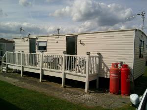 Promenade Resort 6 Berth Access to the beach