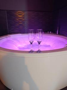 jacuzzi, massage table, relaxation, wedding, loveroom