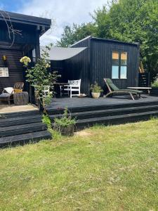 5 min from the waters edge