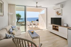 Sea frontline Apartment Faraona. Pool. WIFI