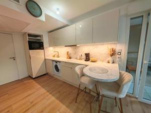 BEL AIR Rooftop Pool SeaView