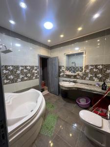 A room in Comfy and spacious two bedrooms apartment - 5 mins drive from bus station