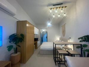 Cozy Poolside Cabin in D-Bay North Coast, Sea View