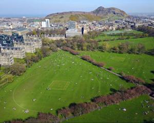 Elegant 2BR Apartment in Prestigious QuarterMile