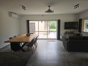 Country house, pool and gazebo 1600 m2, max 7 people