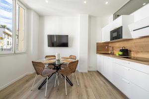 Elegant 2 - Bedroom flat in Cannes