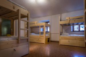 Bed in 8-Bed Mixed Dormitory Room room in 1A Adventure Hostel