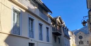 MAISON GERMES - CENTRAL & STANDING - Appartements traversants - Lits 180 King Size - Linge de lit et de toilette inclus - Parking a proximite : photos des chambres