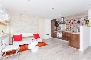 Newly Furnish 2 bedroom Flat