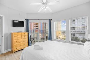 Pier Watch Unit 106-10 beds-6 bedrooms-Sleep14-Golf Cart Allowed