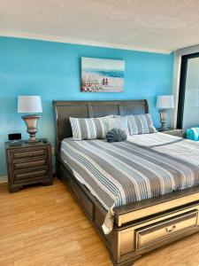 The Salty Breeze - 2 Ocean Front Masters - Steps to the Beach