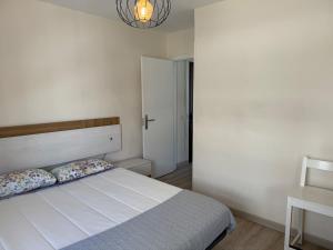 Centrally located M, bright and sunny apartment with terrace and pool views