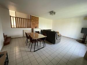 Maisons de vacances Maison avec jardin et garage : photos des chambres