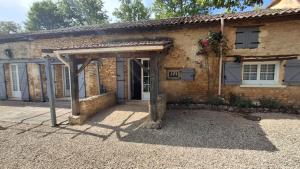 Maisons de vacances Gite le Pech : Maison 3 Chambres
