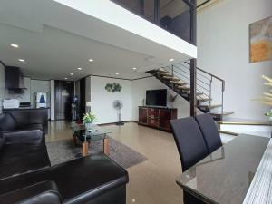 Majestic Condo | Loft Panorama over Fuente, Mango