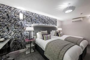 Hotel CORAL COVEE Near Delhi Airport BY GROSS GROUP