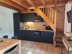 Chalet 6 à 8pers pied des pistes, piscine et vue