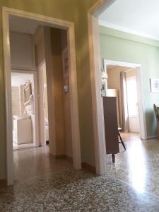 Frosos fresh old apartment in Gazi