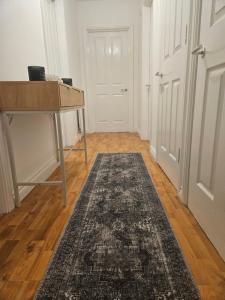 Spacious Riverfront Apartment