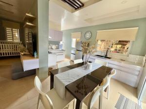 Full House Santa Ana