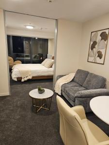 Cityscape Retreat - Apartment with Pool and Gym