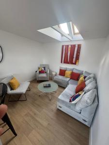 Stylish 1-Bed Central