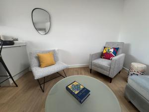 Stylish 1-Bed Central