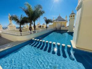 NEW Waterfront Gem w Rooftop Pool-Puerto Marina