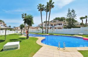 Chalet adosado en RIOMAR-3, urbanización residencial privada