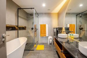 Stunning, large 2BD full golf-course and lake view