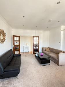 Edgware Bright 2 Bedrooms,
