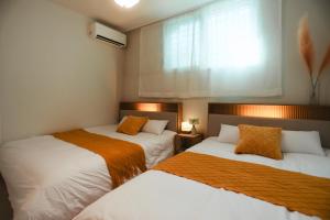 Stay in joy Gangnam #선정릉역 도보4분 #올리모델링 #각방 에어컨 #무료 wifi #8인숙소 #호텔침구 #세탁건조기 #공항버스