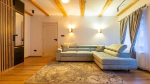 Sun x Mountains - Old Town