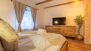 Sun x Mountains - Old Town