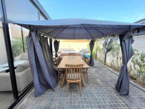 Silkhaus Luxe Outdoor Jacuzzi Private Theater