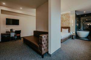 Highgarden Hotel