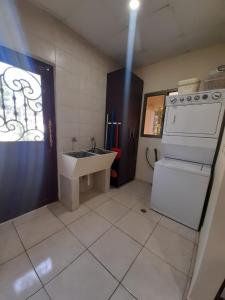 Cozy, Quiet & Spacious 4bd 3 bth Full Home Gated Community