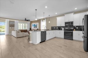 9 Bedrooms 5 Bathrooms Storey Lake 4629 Tb