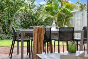 Le Court 4 Noosa - Stylish apartment, walk to beach and shops