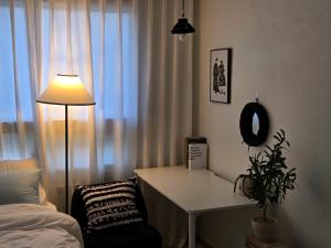 Cozy Sunlight Stay in Mapo