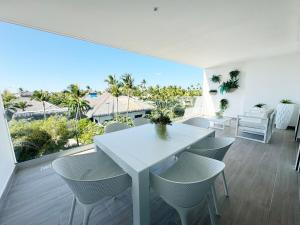 Luxury penthouse with panoramic ocean view