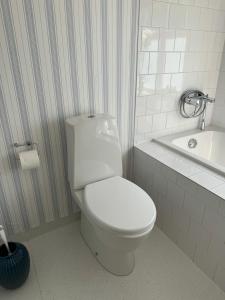 5 min from the waters edge