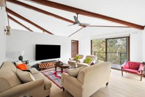 Clifton Retreat large family home new renovation
