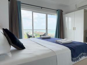 Ocean Breeze Negombo- TidesEnd Luxury Beach Apartments