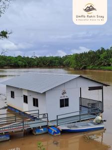 UmAb Rakit Stay Raft House - Ubytování bez kategorie ve městě Gua Sai