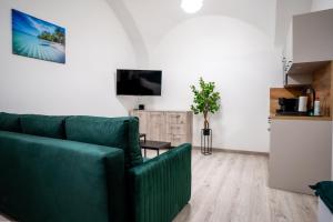 Cozy Main Square Apartment I with Breakfast