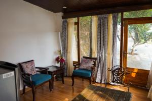 Lakeside Nook 1 BR Lake View Stay w Shared pool