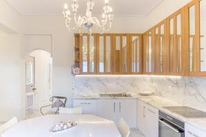 Central Luxurious Retreat