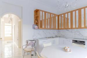 Central Luxurious Retreat