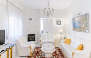 Central Luxurious Retreat